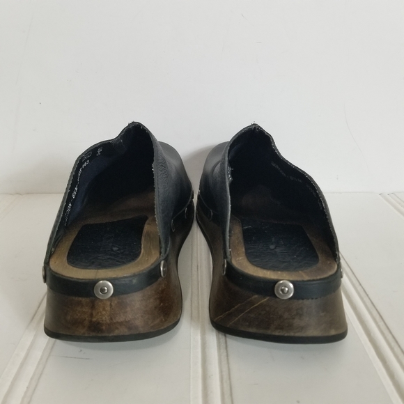 Canyon River Blues Leather Clogs - Picture 4 of 16